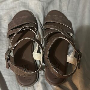 Brown Tom’s flats size 7.5